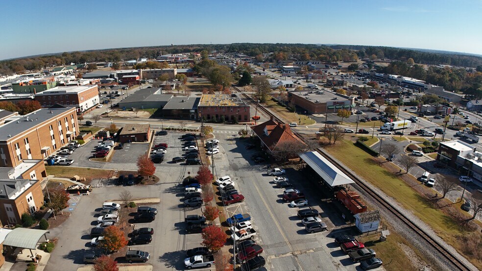 More Photos Of 13 N Broad St, Winder Office For Sale