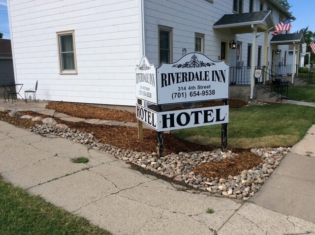 More Photos Of 314 4th St, Riverdale Hotel For Sale