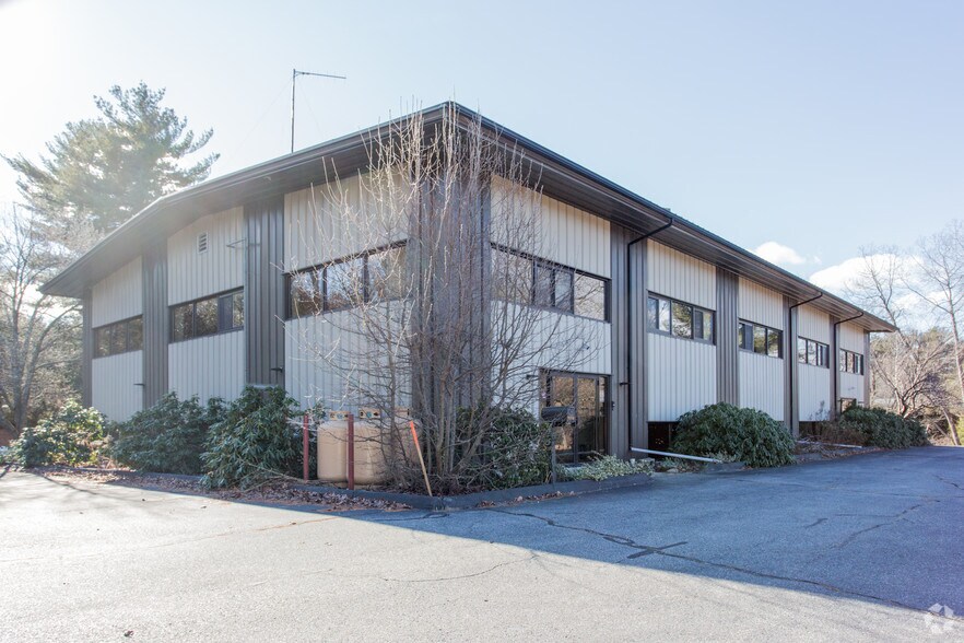 More Photos Of 200 Turnpike Rd, Southborough Research And Development For Lease