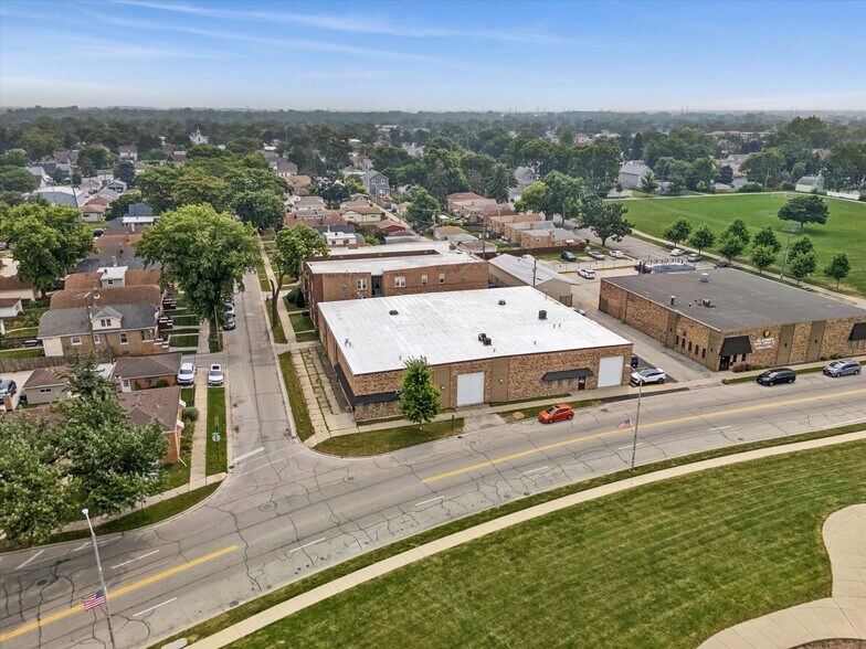 More Photos Of 4205-4215 Lawndale Ave, Lyons Manufacturing For Sale