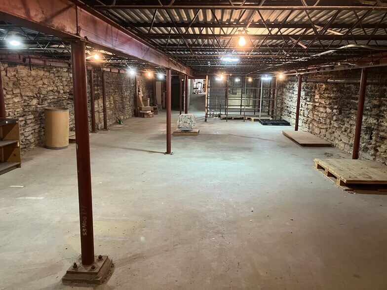 More Photos Of 211 W 1st St, Dixon General Retail For Sale