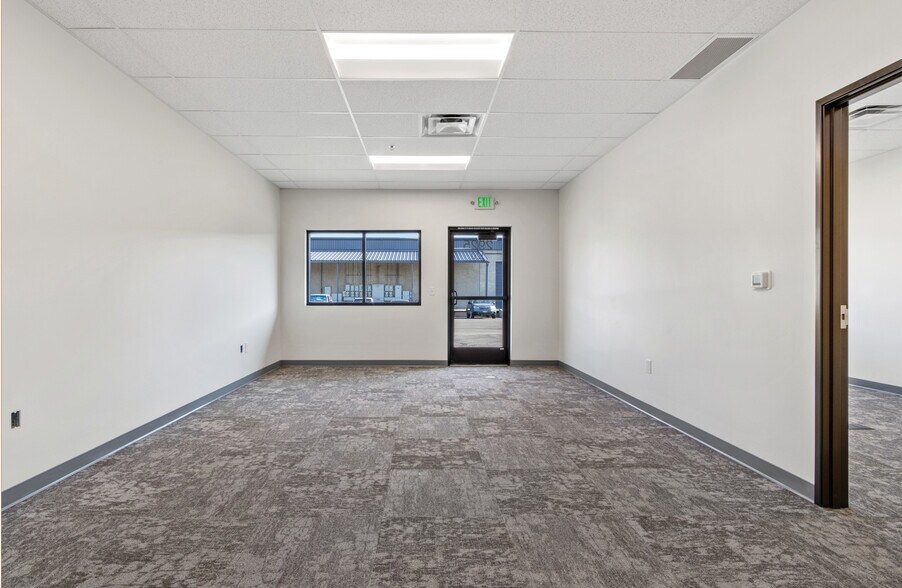 More Photos Of 2925-2929 S Cole Rd, Boise Warehouse For Lease