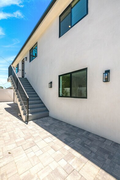 More Photos Of 5954 Simpson Ave, Valley Village Apartments For Sale