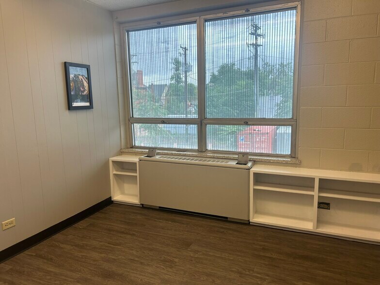 More Photos Of 1915-1919 E Colfax Ave, Denver Office For Sale