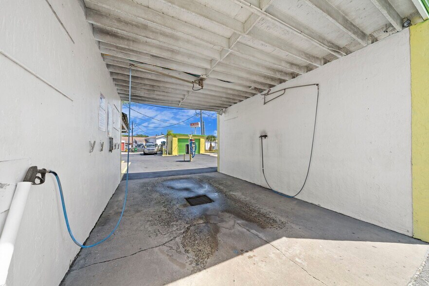 More Photos Of 100 Lucas Rd, Merritt Island Carwash For Sale