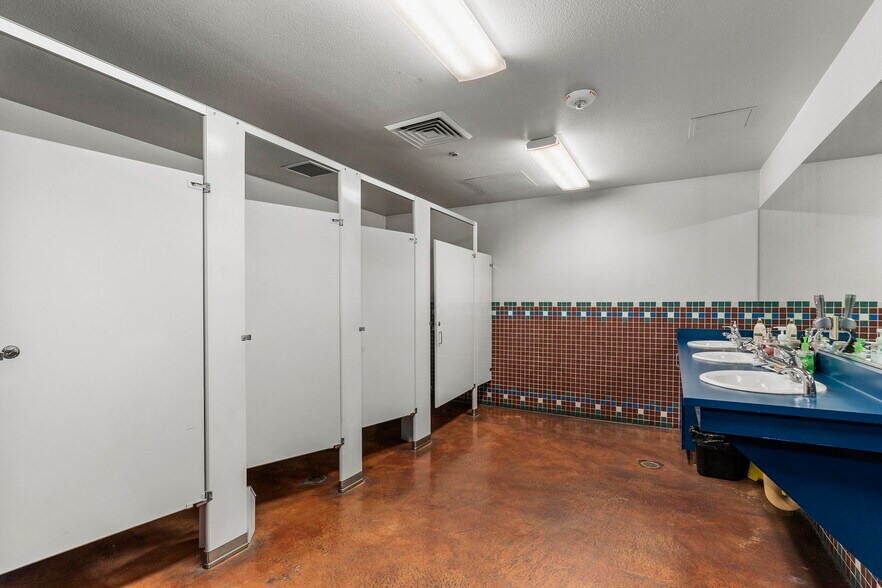 More Photos Of 6160 Plumas St, Reno Office For Sale