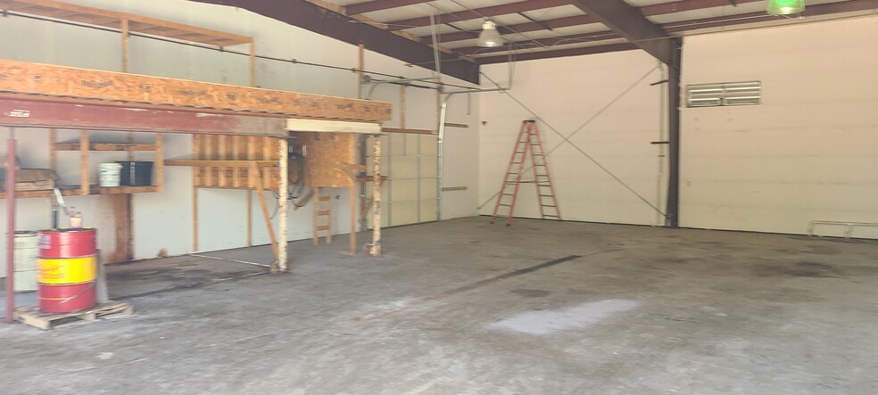 Primary Photo Of 1214 S Adelaide St, Normal Warehouse For Lease