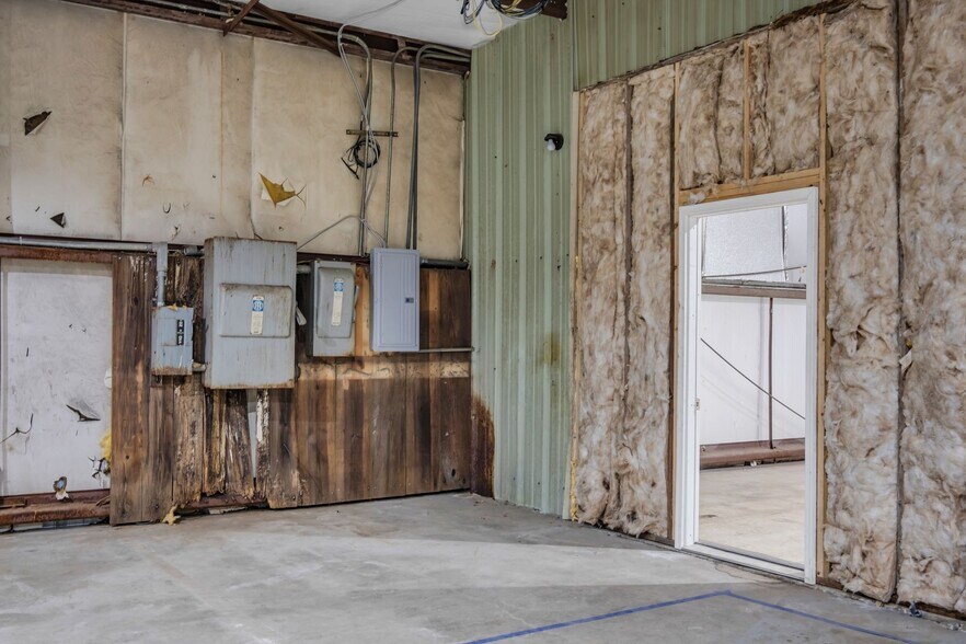More Photos Of 1409 Buffalo Rd, Lawrenceburg Warehouse For Sale