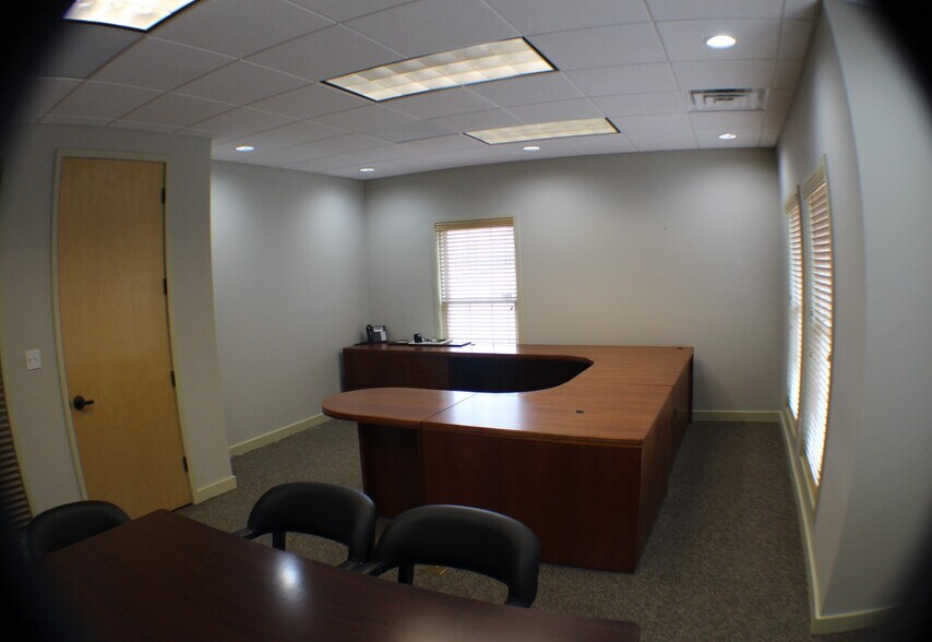 More Photos Of 3432 W Truman Blvd, Jefferson City Office For Sale