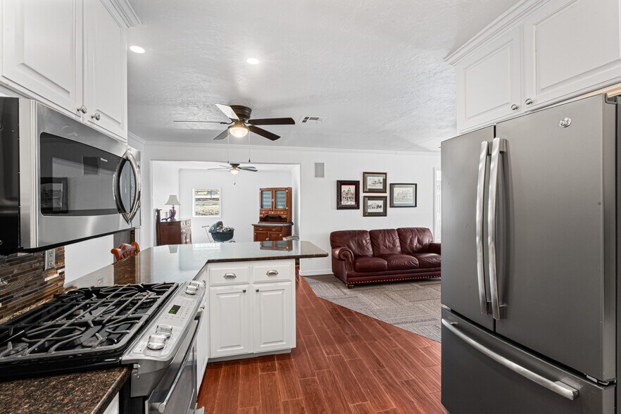 More Photos Of 410 W Harrison Ave, Guthrie Freestanding For Sale