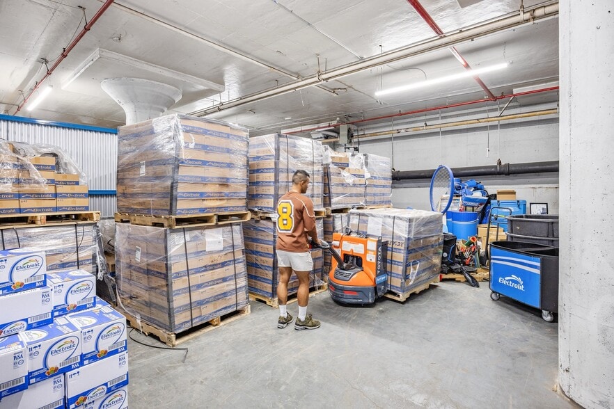 More Photos Of 184-10-184-60 Jamaica Ave, Jamaica Manufacturing For Lease