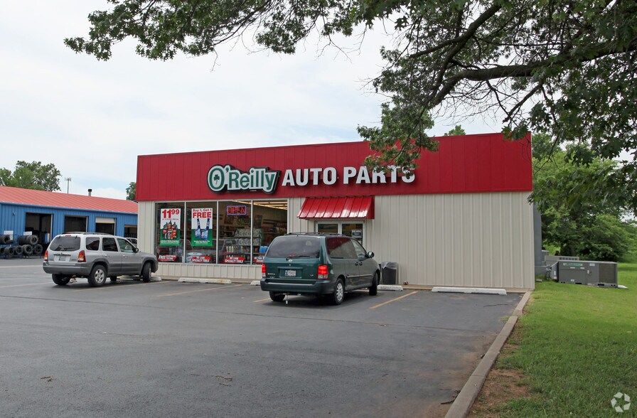 More Photos Of 1006 W Main St, Jenks General Retail For Sale