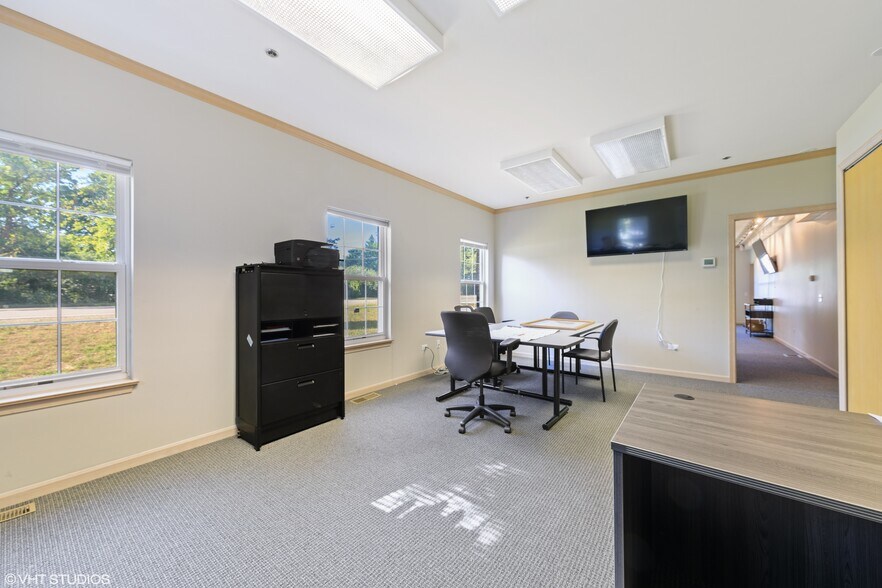 More Photos Of 27W140 Roosevelt Rd, Winfield Medical For Lease