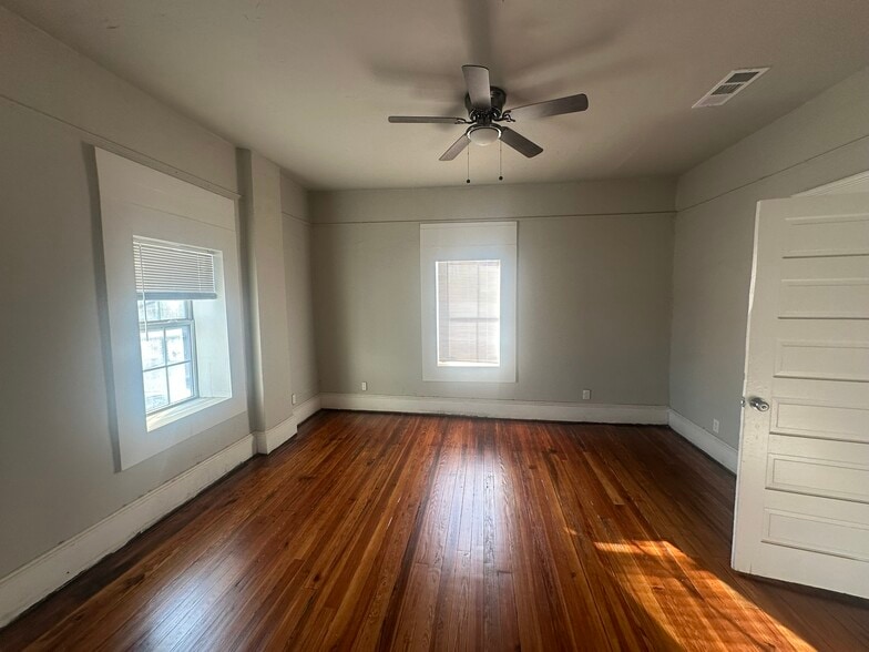 More Photos Of 921 Donald Lee Hollowell Pkwy NW, Atlanta Freestanding For Lease