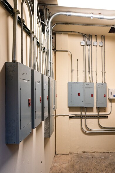 More Photos Of 200-208 N Broadway, Santa Ana Storefront Retail Office For Lease