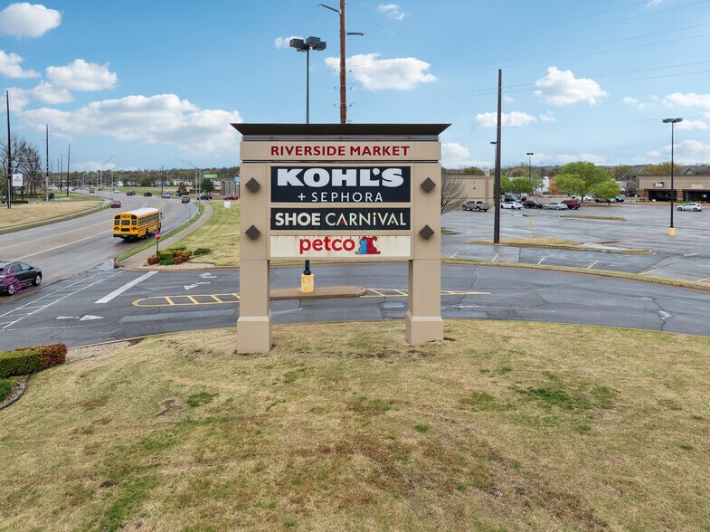 More Photos Of 9595 S Delaware Ave, Tulsa Unknown For Lease