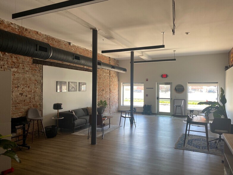 More Photos Of 231 S College Ave, Indianapolis Storefront For Lease