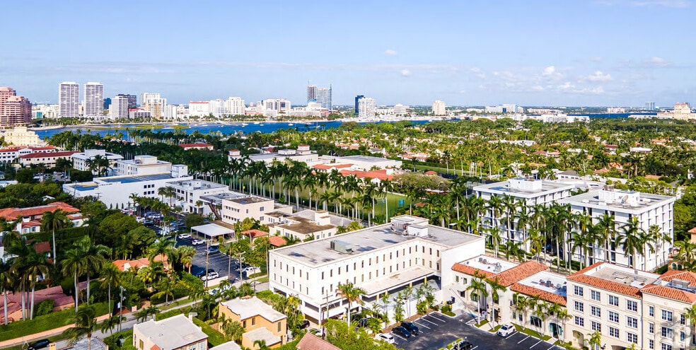 More Photos Of 250 Royal Palm Way, Palm Beach Office For Lease