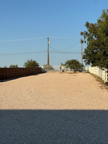 More Photos Of 1100 County Road 108, Hutto Warehouse For Lease