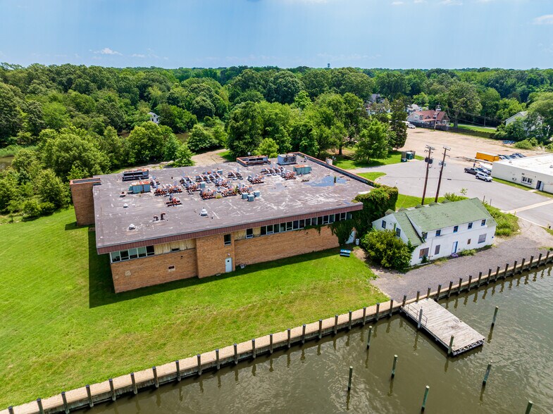 More Photos Of 4800 Atwell Rd, Shady Side Unknown For Lease