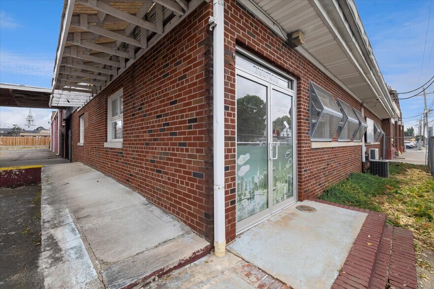 More Photos Of 390-400 Railroad Ave, Hackensack Warehouse For Lease