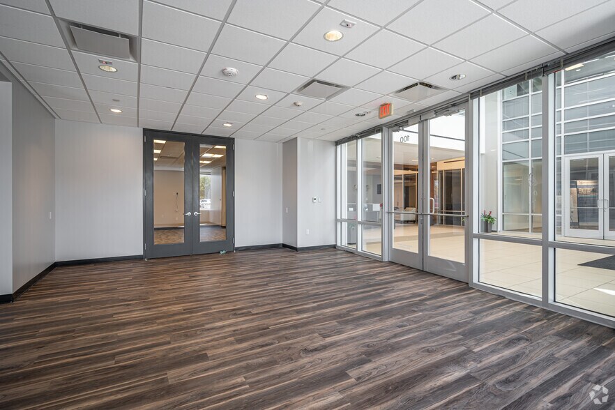 More Photos Of 10344 Sam Houston Park Dr, Houston Office For Lease