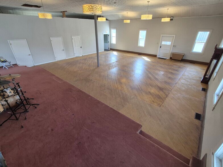 More Photos Of 130 Elm St, Windsor General Retail For Sale