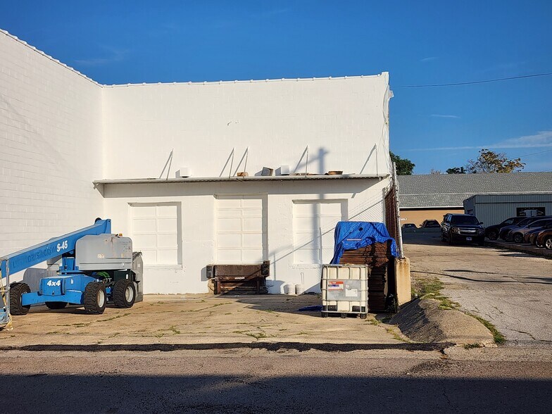 More Photos Of 227-241 S River St, Aurora Warehouse For Lease