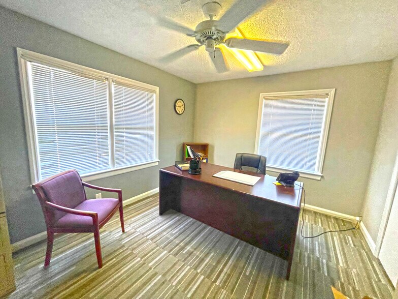More Photos Of 1924 Warm Springs Rd, Columbus Medical For Sale