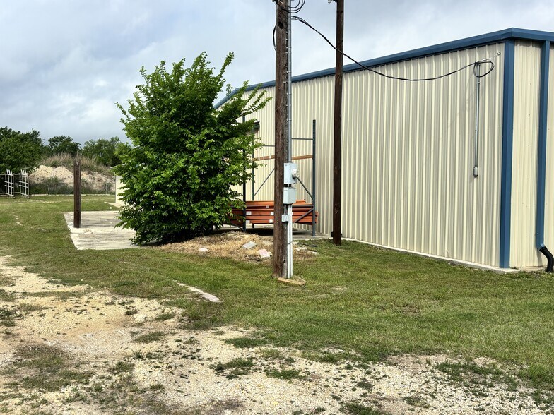 More Photos Of 1403 W Welch St, Taylor Warehouse For Sale