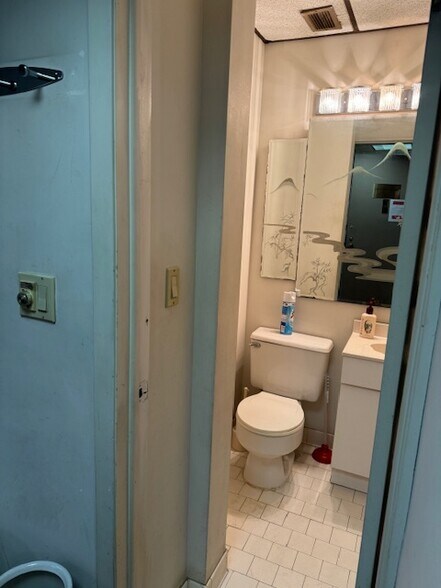 More Photos Of 1 Barstow Rd, Great Neck Office Residential For Sale