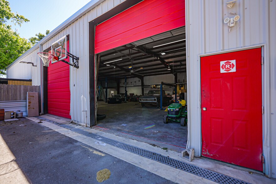 More Photos Of 2461 SW Highway 17, Arcadia Warehouse For Sale