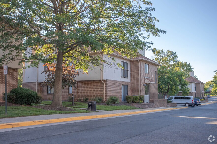 More Photos Of 315 Elden St, Herndon Apartments For Sale