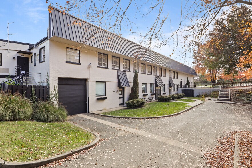 More Photos Of 210 N 21st St, Purcellville Flex For Sale
