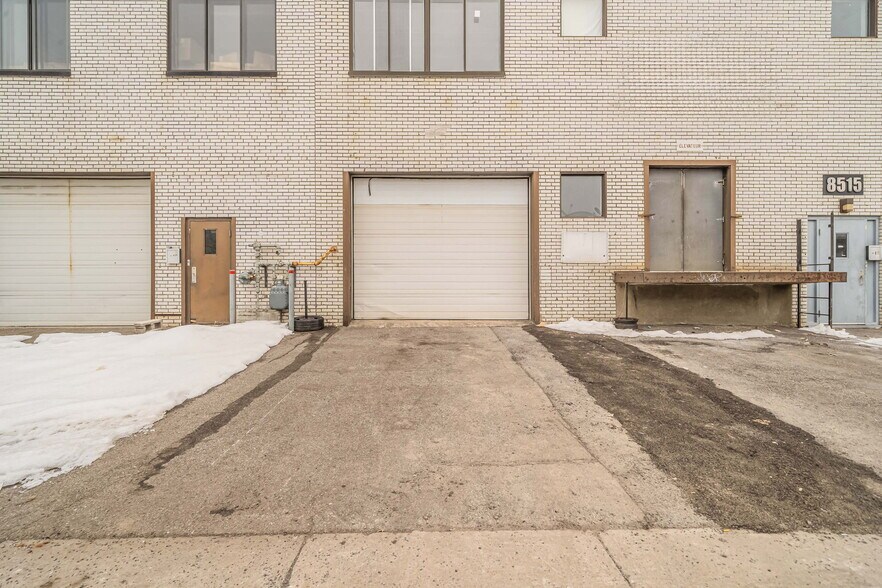 More Photos Of 8515 Av 9e, Montréal Light Manufacturing For Lease