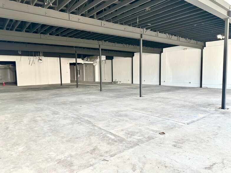 More Photos Of 2020 Harrison St, Hollywood Storefront For Lease