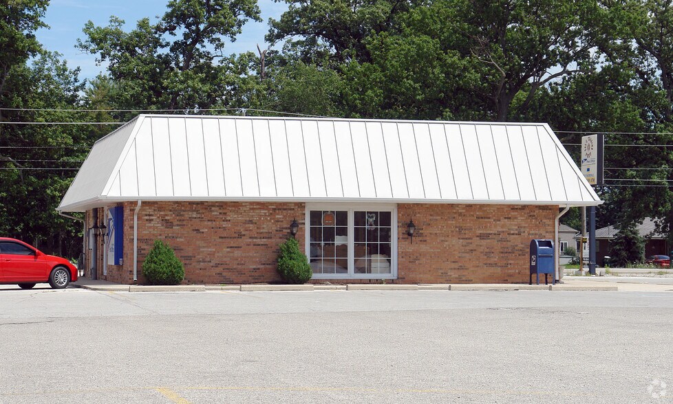 More Photos Of 4801 N Wheeling Ave, Muncie Freestanding For Sale