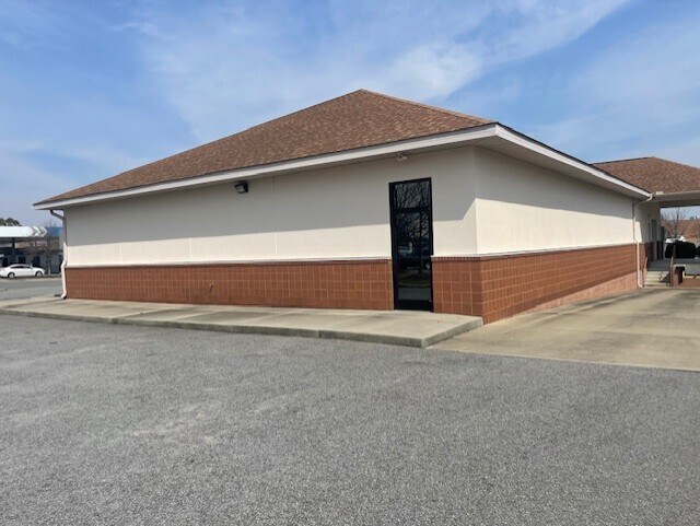 More Photos Of 2000 E Arlington Blvd, Greenville Freestanding For Sale