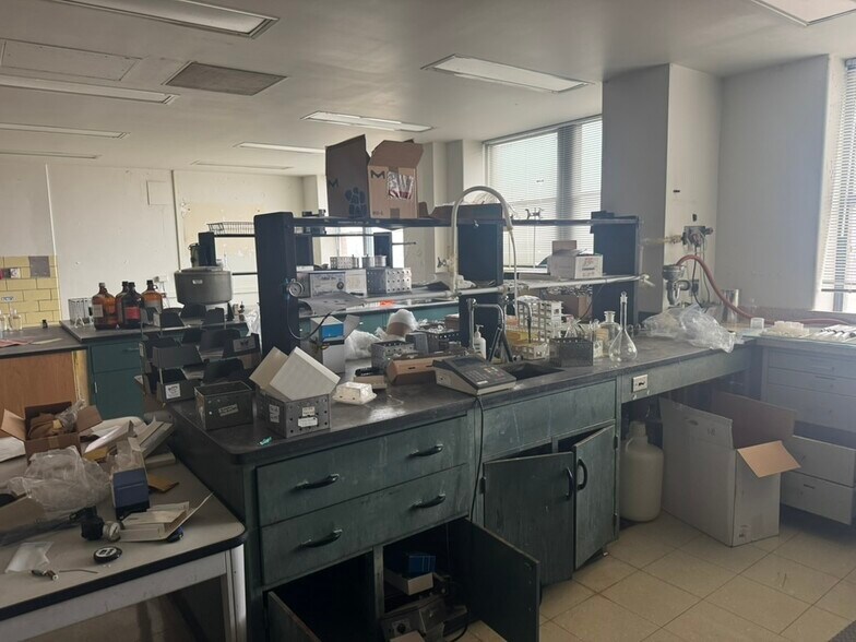 More Photos Of 6810 SE Dwight St, Topeka Industrial For Sale