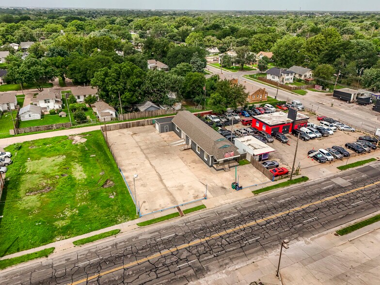 More Photos Of 2013 S Broadway St, Wichita Auto Dealership For Sale