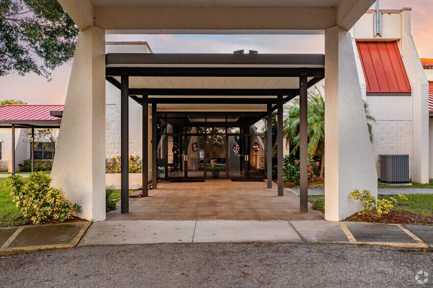 More Photos Of 2049 N Honore Ave, Sarasota Office Residential For Sale