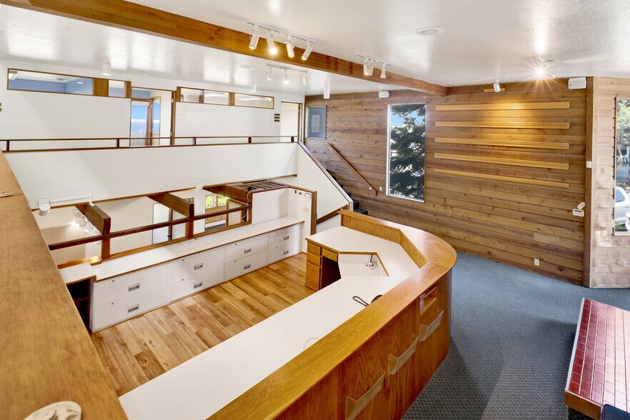 More Photos Of 1100 11th St, Bellingham General Retail For Lease