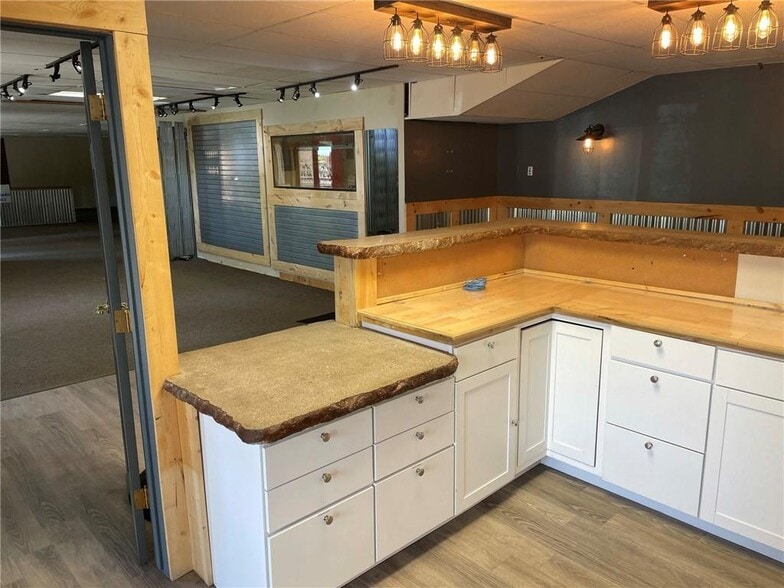More Photos Of 100 S Park Ave, Breckenridge General Retail For Sale