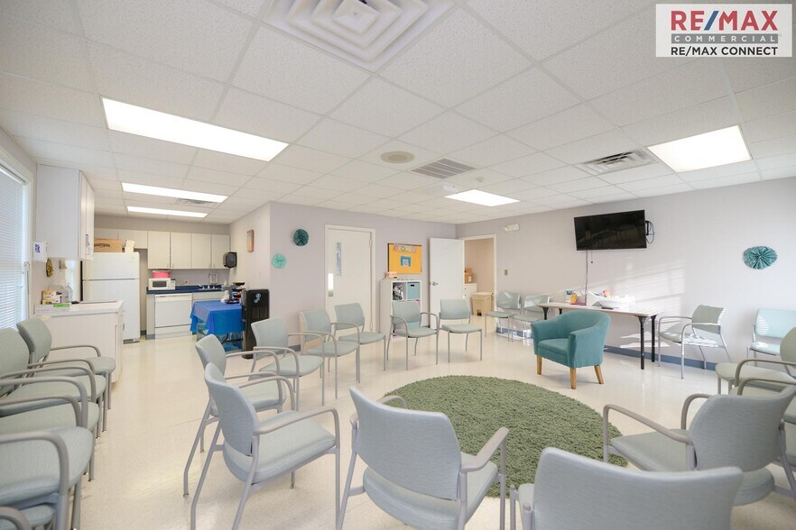 More Photos Of 401 Oyster Point Rd, Newport News Medical For Sale