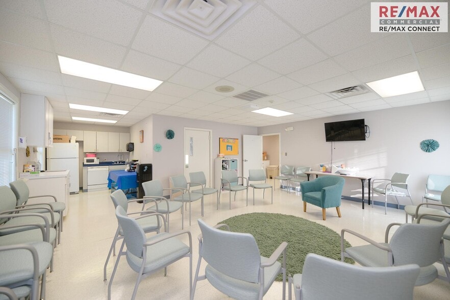 More Photos Of 401 Oyster Point Rd, Newport News Medical For Sale