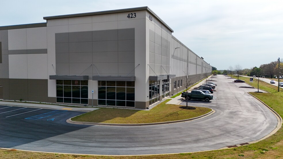 More Photos Of 423 Apple Valley Rd, Duncan Distribution For Lease