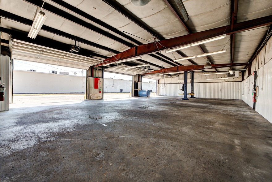 More Photos Of 704 E Main St, Moore Auto Repair For Sale
