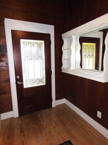 More Photos Of 1923 S Beckham Ave, Tyler Office Residential For Lease