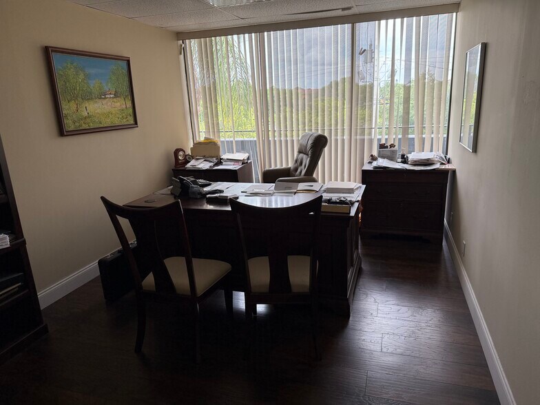 More Photos Of 3801 N University Dr, Sunrise Storefront Retail Office For Lease