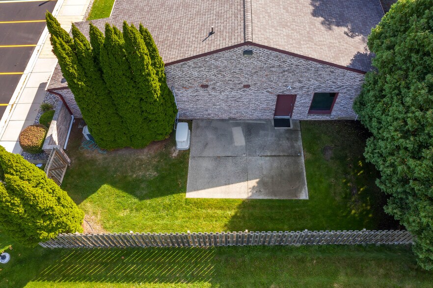 More Photos Of 1350 E Lake Lansing Rd, East Lansing Medical For Sale